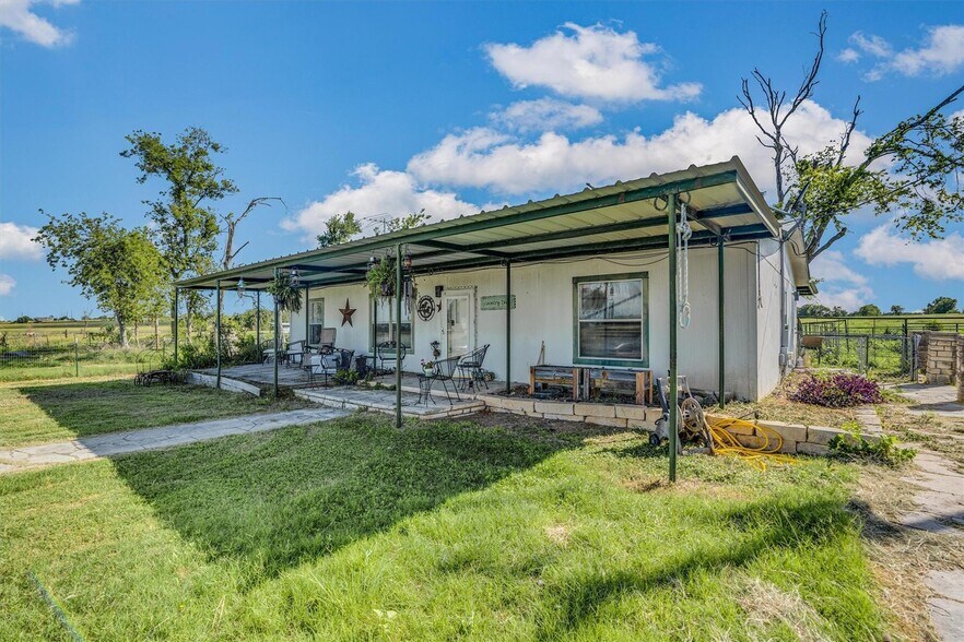 Primary Photo Of 3007 County Road 303, Jarrell Specialty For Sale