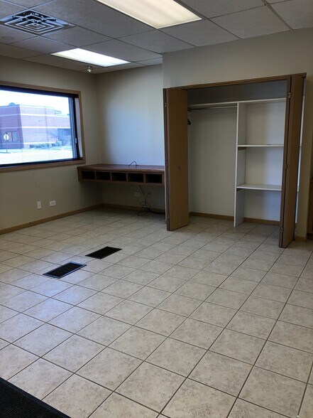 More Photos Of 4921 W 95th St, Oak Lawn Storefront Retail Residential For Sale