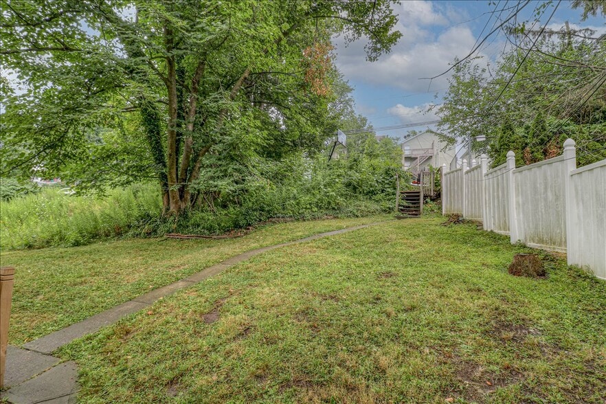 More Photos Of 914 Madison Ave, Scranton Apartments For Sale