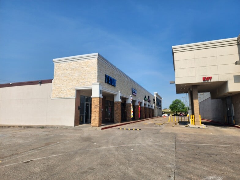 More Photos Of 1028 W Camp Wisdom Rd, Dallas Storefront For Lease