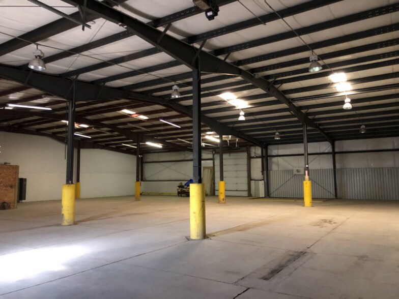 More Photos Of 19 Ransier Dr, West Seneca Light Distribution For Lease