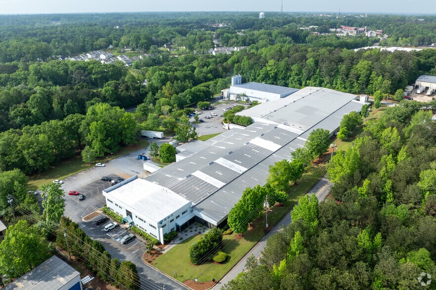 More Photos Of 83 Hillwood Cir, Newnan Manufacturing For Lease