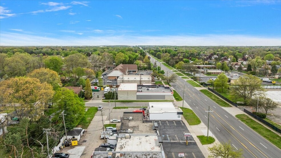More Photos Of 33535-33537 7 Mile Rd, Livonia Freestanding For Lease
