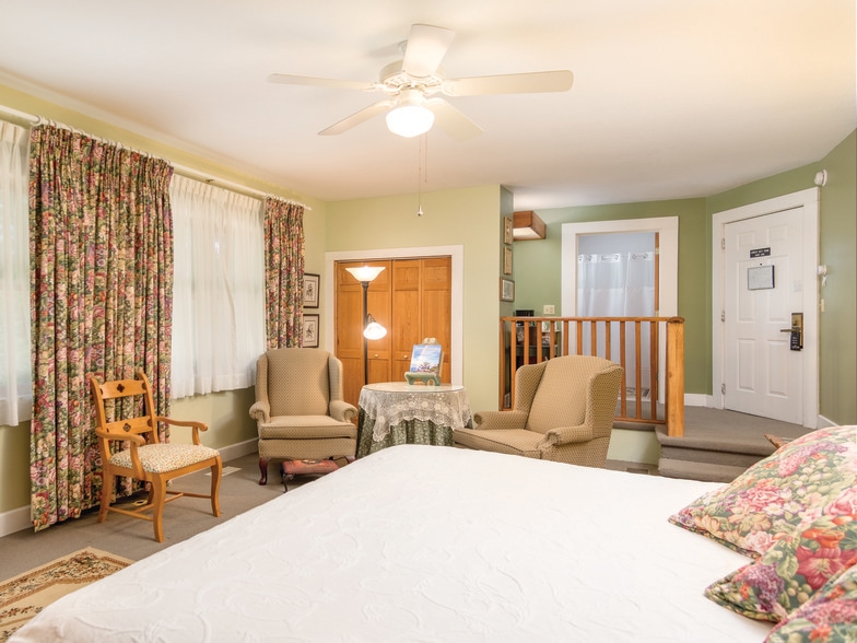 More Photos Of 86 Lily Pad Ln, Flat Rock Hotel For Sale