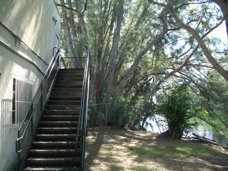 More Photos Of 1650-1680 NW 95th Ave, Miami Warehouse For Sale