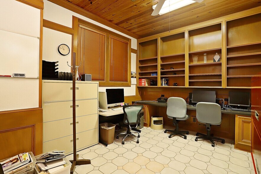 More Photos Of 6130 Wheatley St, Houston General Retail For Sale