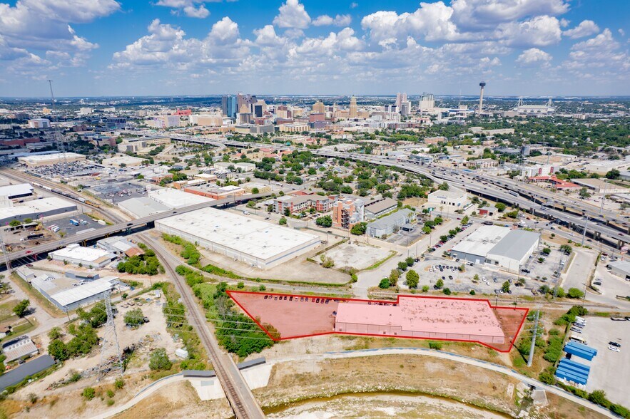 More Photos Of 414 Vera Cruz, San Antonio Warehouse For Lease