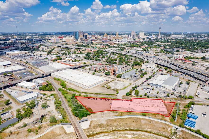 More Photos Of 414 Vera Cruz, San Antonio Warehouse For Lease