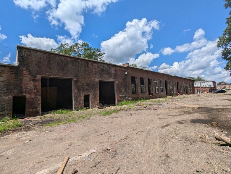 More Photos Of 70 Moshassuck Rd, Lincoln Manufacturing For Lease