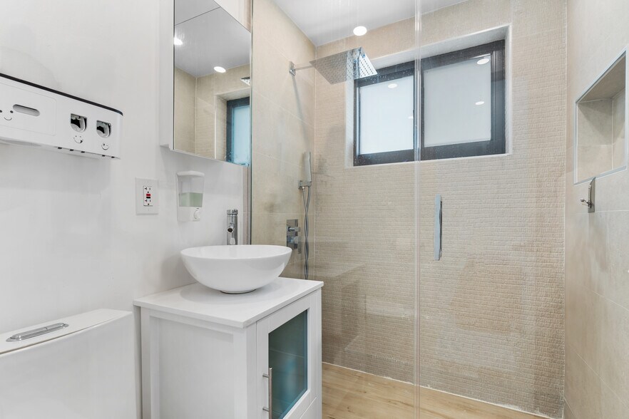 More Photos Of 550 SW 10th St, Miami Apartments For Sale