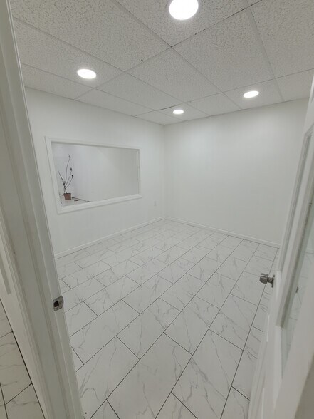 More Photos Of 6827 Fresh Meadow Ln, Fresh Meadows General Retail For Lease