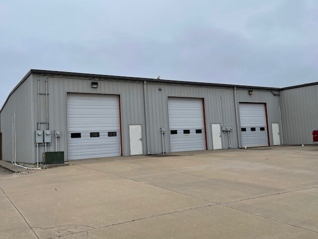 More Photos Of 380 E State Highway CC, Nixa Warehouse For Lease
