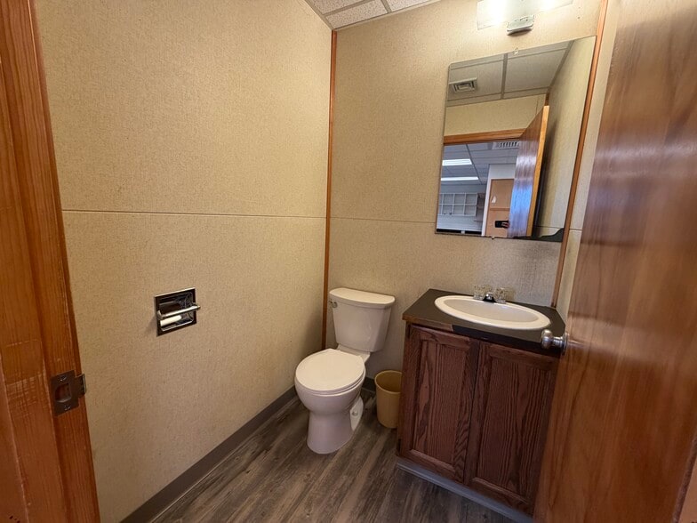 More Photos Of 615 Jefferson Blvd, Warwick Office For Sale
