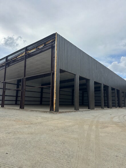 More Photos Of 897 hwy 124, Braselton Warehouse For Lease