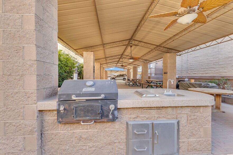 More Photos Of 81500 Industrial Pl, Indio Warehouse For Sale