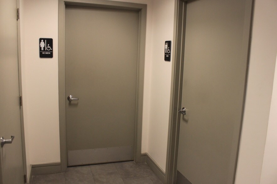 More Photos Of 2475 Hollywood Blvd, Hollywood Office For Lease