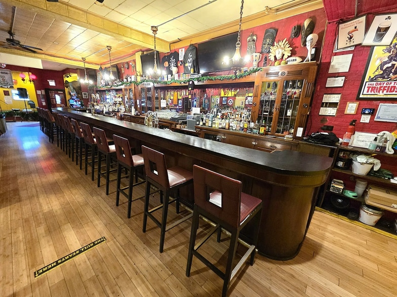 More Photos Of 3058 W Irving Park Rd, Chicago Storefront Retail Residential For Lease