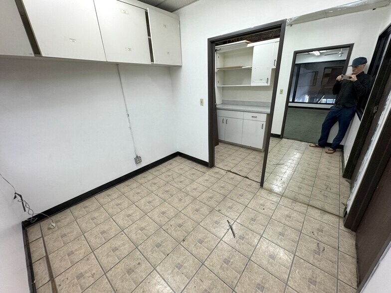 More Photos Of 822-824 Wall St, Los Angeles Storefront Retail Office For Lease