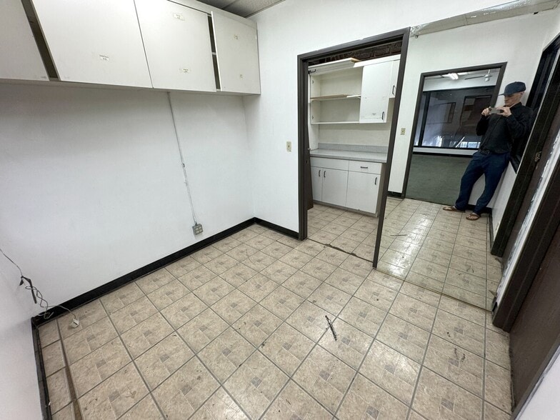 More Photos Of 822-824 Wall St, Los Angeles Storefront Retail Office For Lease