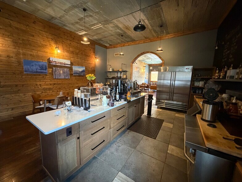More Photos Of 208 N Oakland Ave, Oakland Storefront Retail Residential For Sale