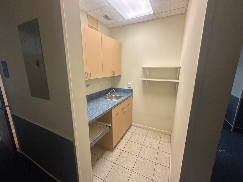 More Photos Of 4611 NW 53rd Ave, Gainesville Medical For Sale