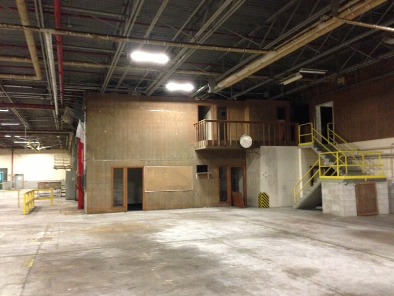 More Photos Of 715 Greylock St, Lee Manufacturing For Lease