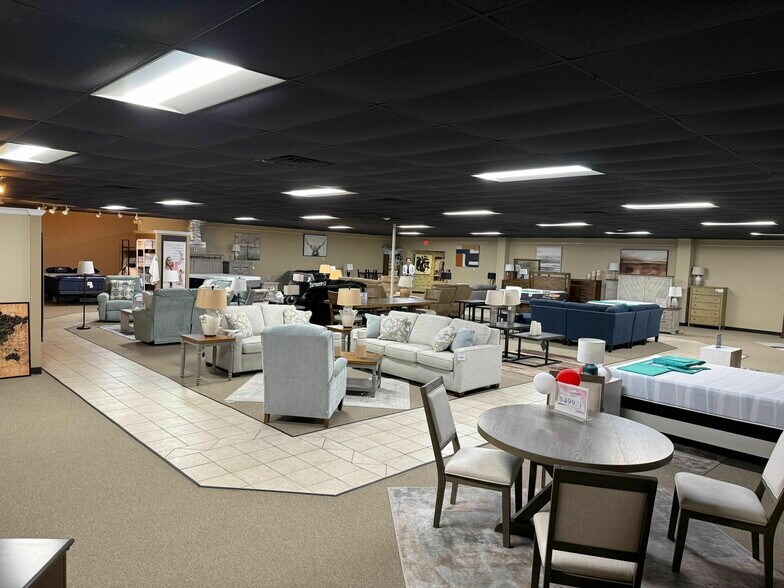 More Photos Of 701 S 5th St, Macclenny General Retail For Lease