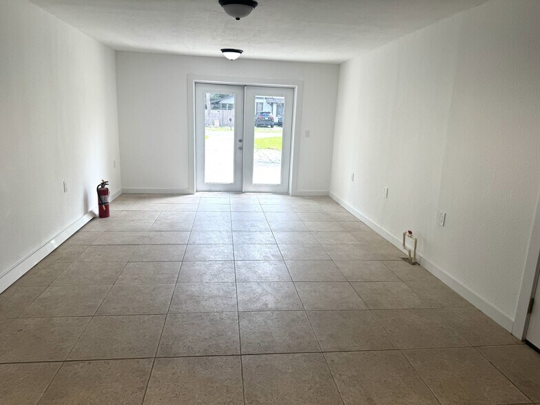 More Photos Of 904 E Moody Blvd, Bunnell Office For Lease