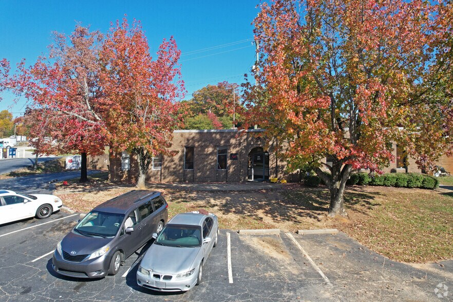More Photos Of 326 Edwardia Dr, Greensboro Unknown For Lease