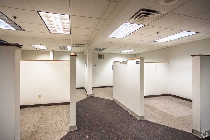 More Photos Of 1800 Hull Ave, Des Moines Manufacturing For Lease