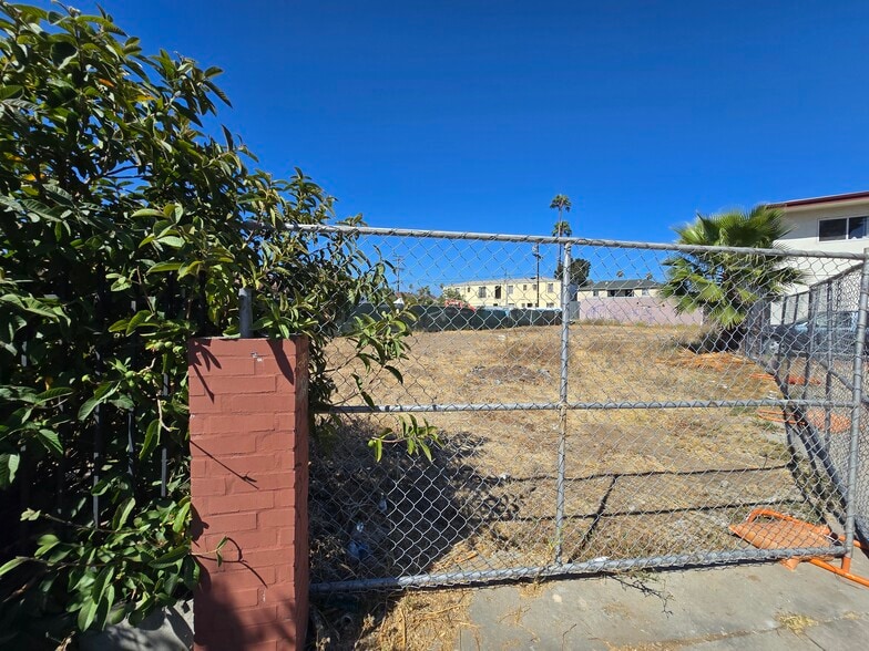 More Photos Of 926 N Kingsley Dr, Los Angeles Land For Sale
