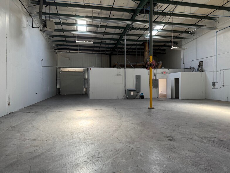 More Photos Of 2900 S Highland Dr, Las Vegas Warehouse For Lease