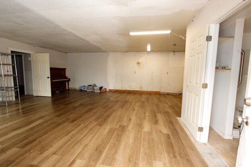 More Photos Of 1624 Ferry St SW, Albany Office For Sale