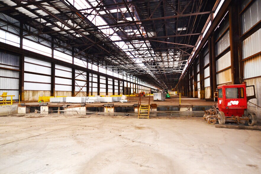 More Photos Of 1001 College St, Madison Manufacturing For Lease
