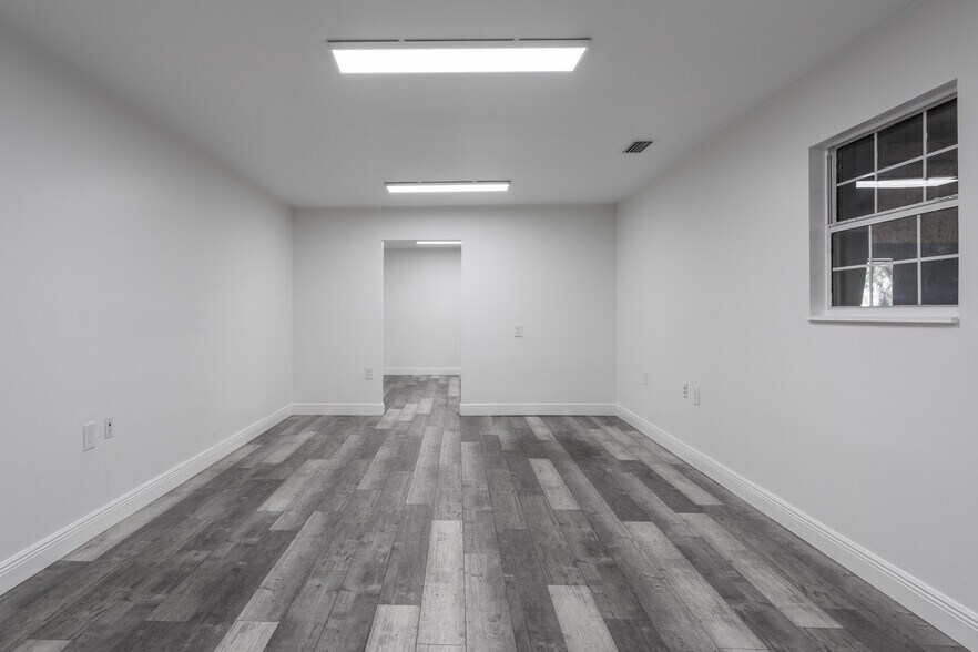 More Photos Of 3143 W Tharpe St, Tallahassee Warehouse For Lease