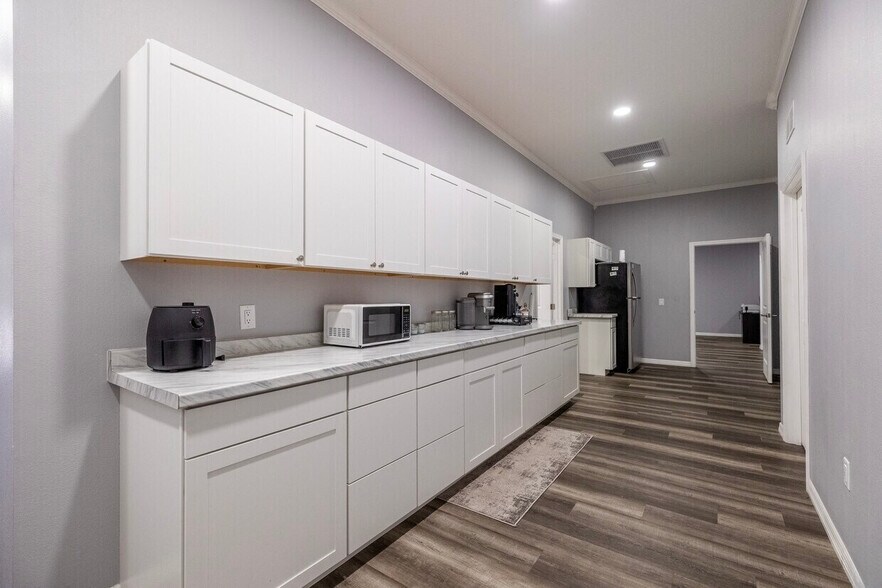 More Photos Of 1520 S Suncoast Blvd, Homosassa Manufacturing For Lease