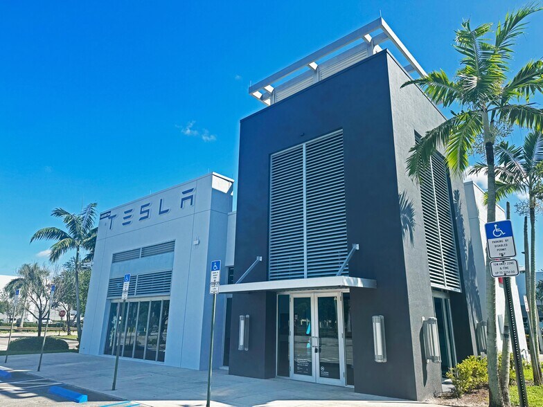 More Photos Of 14499 NW 57th Ave, Miami Gardens Auto Dealership For Sale