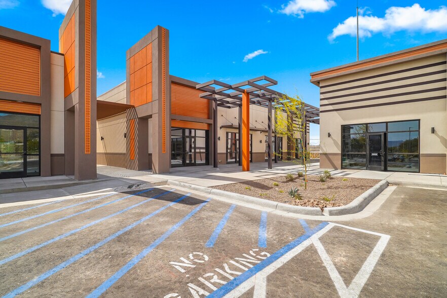 More Photos Of 403 Executive Center Blvd, El Paso Storefront Retail Office For Lease