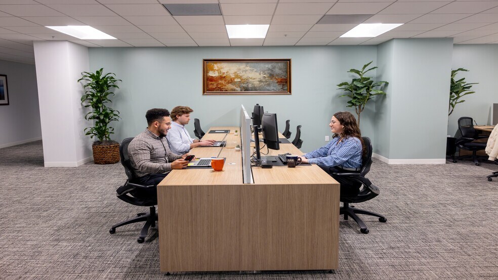 More Photos Of One Embarcadero Ctr, San Francisco Coworking Space