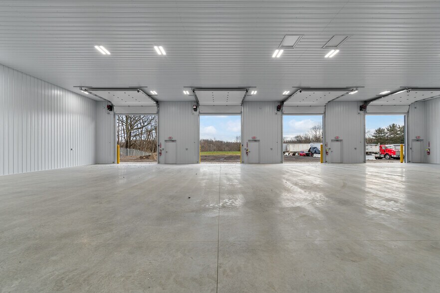 More Photos Of 204 Trump Ave NE, East Canton Flex For Lease