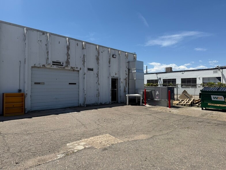 More Photos Of 2065-2085 S Holly St, Denver Showroom For Lease