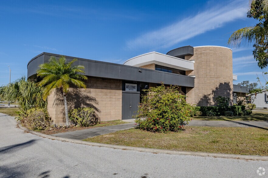 More Photos Of 2209 75th St W, Bradenton Religious Facility For Lease