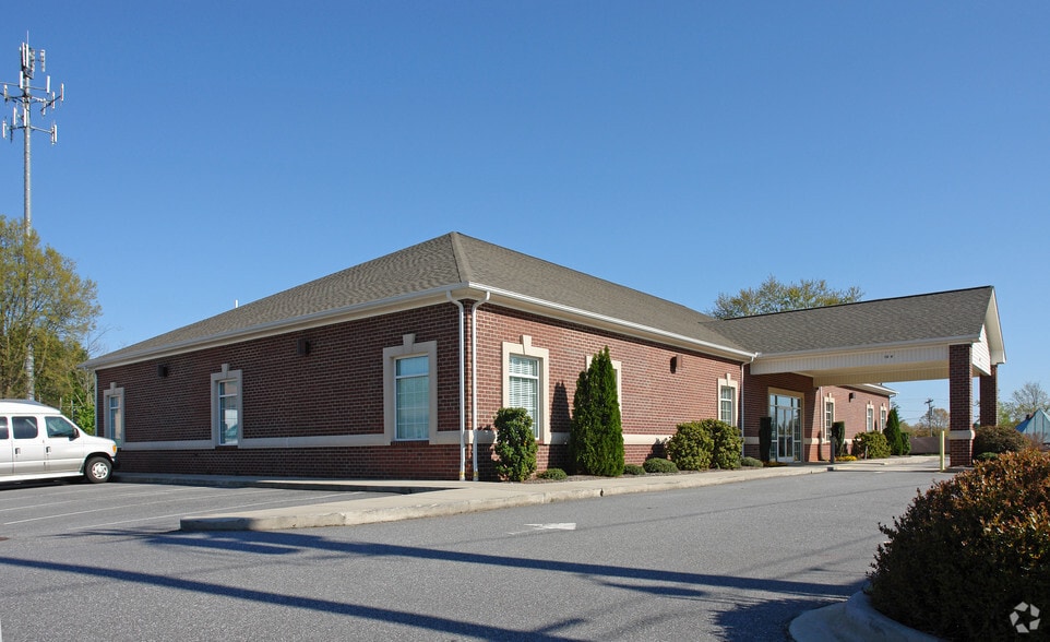 Primary Photo Of 1344 N Center St, Hickory Medical For Lease