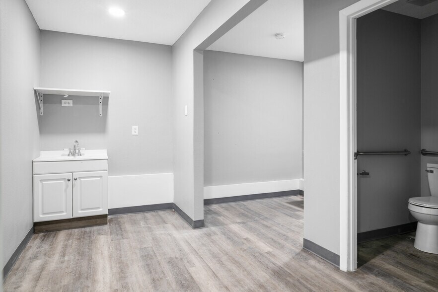More Photos Of 7008 Jason Dr, Zephyrhills Medical For Lease