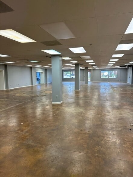 More Photos Of 207-213 E Park St, Freeport Office For Sale