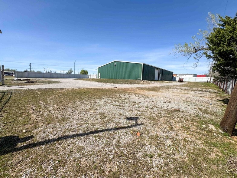 More Photos Of 2912 N Shields Blvd, Moore Manufacturing For Lease