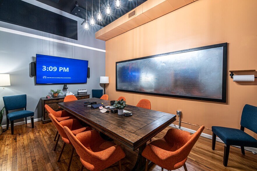 More Photos Of 16 Emory Pl, Knoxville Office Residential For Sale