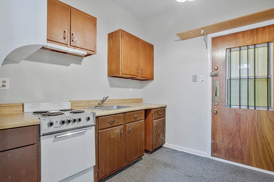 More Photos Of 6285 Shady Side Rd, Shady Side General Retail For Sale