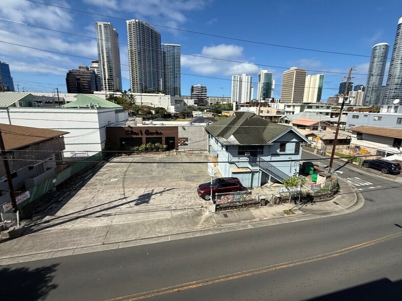 Primary Photo Of 1303 Rycroft St, Honolulu Restaurant For Sale