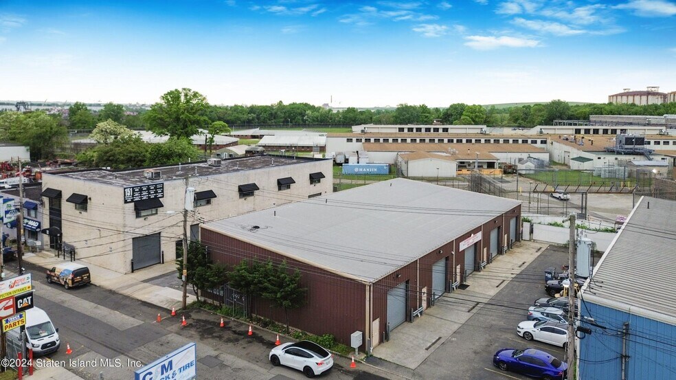 More Photos Of 141 Industrial Loop, Staten Island Warehouse For Lease